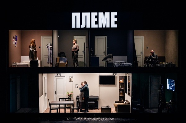 "Племе", спектакъл на Зафир Раджаб. Снимка: Борис Урумов
