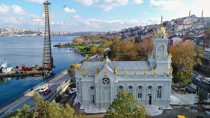 Българската желязна църква в Истанбул