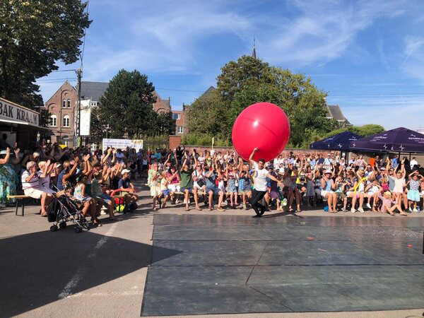 Улични артисти от 11 държави в Пловдив