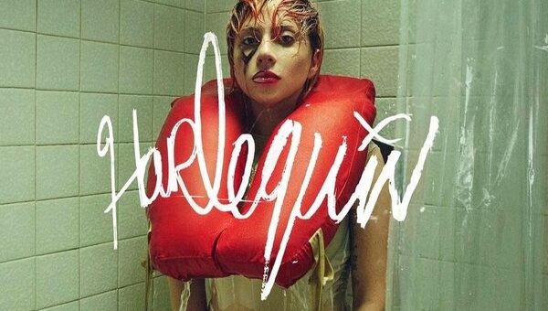 Лейди Гага - "Harlequin" © Interscope Records