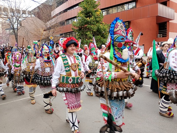 Баба Марта и кукерите създават общ празник в Стара Загора