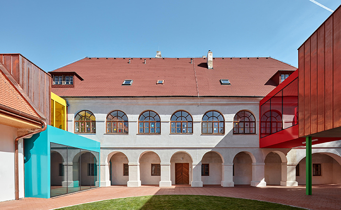 Училище във Вржесовице, Чехия. © www.publicatelier.cz