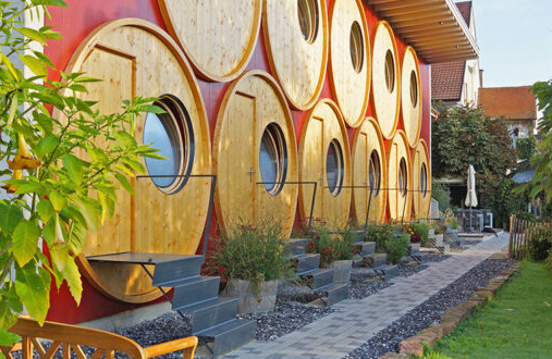 Да спиш във винена бъчва